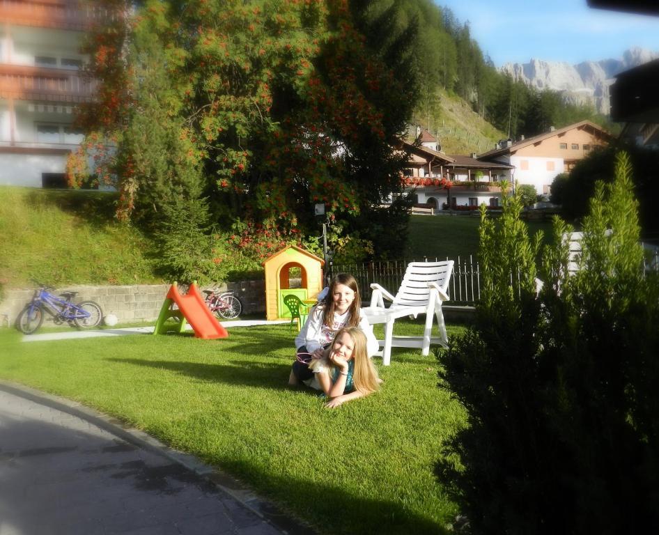 Garni Hotel Mezdi Selva di Val Gardena Exterior foto